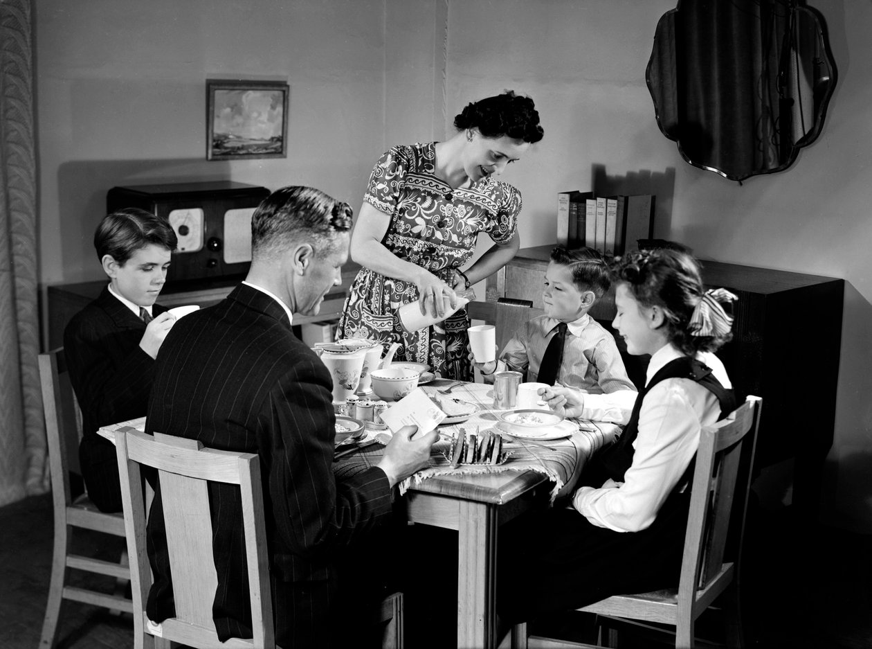 Rodzina na śniadaniu, ok. 1948 autorstwa Unbekannt