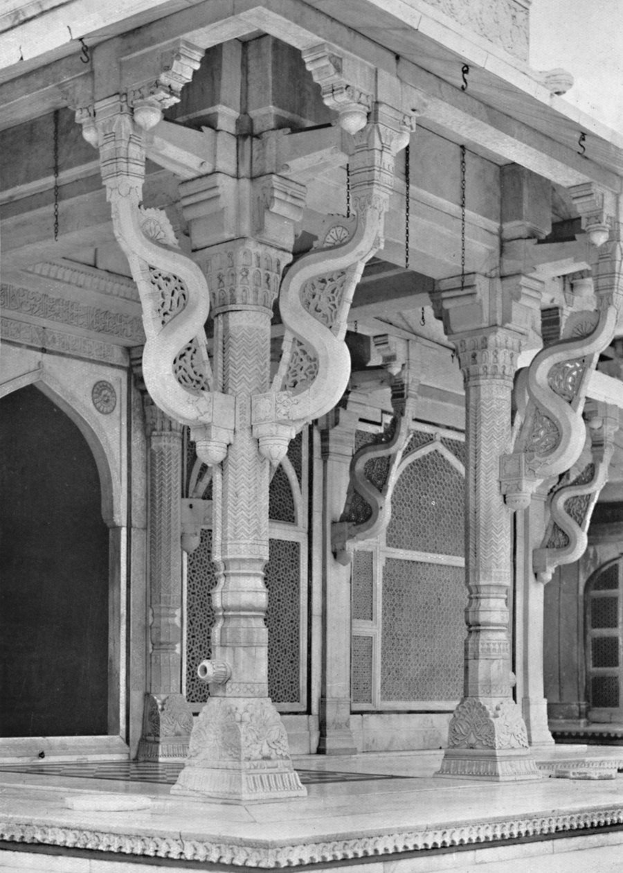 Fatehpur Sikri. Filary przed Grobem Szejka Salema Christi, c1910. autorstwa Unbekannt