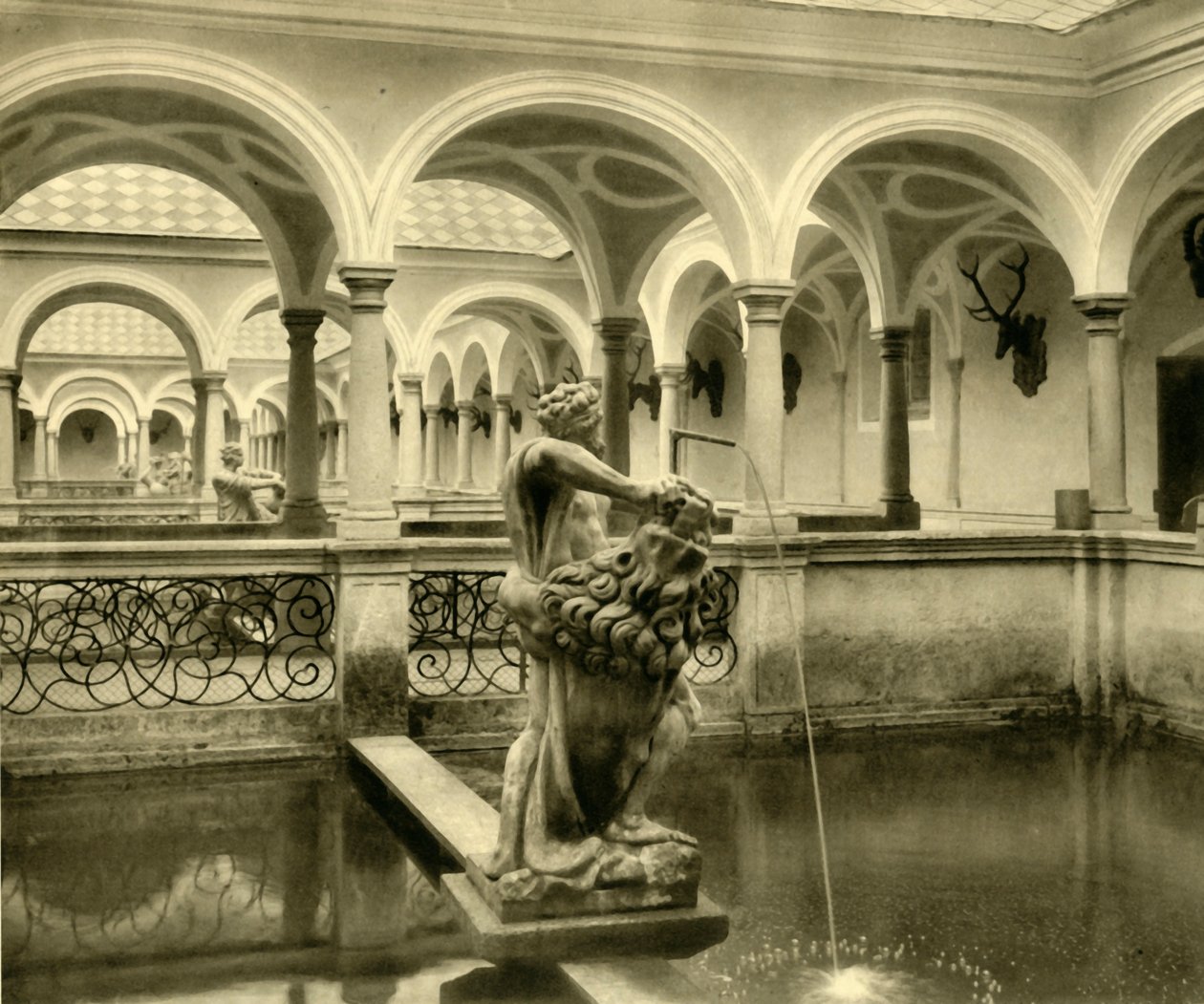 Rzeźby akwariowe, opactwo Kremsmünster, Górna Austria, ok. 1935. autorstwa Unbekannt