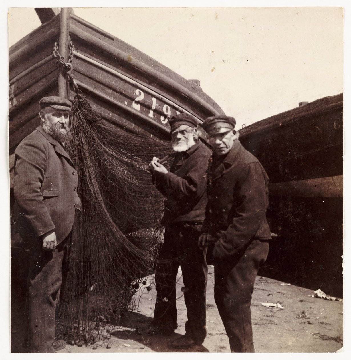 Rybacy stojący przy sieci, ok. 1905 autorstwa Unbekannt