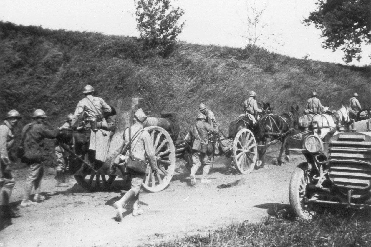 Francuska bateria artyleryjska w ruchu, Chemin des Dames, Francja, 1918 autorstwa Unbekannt