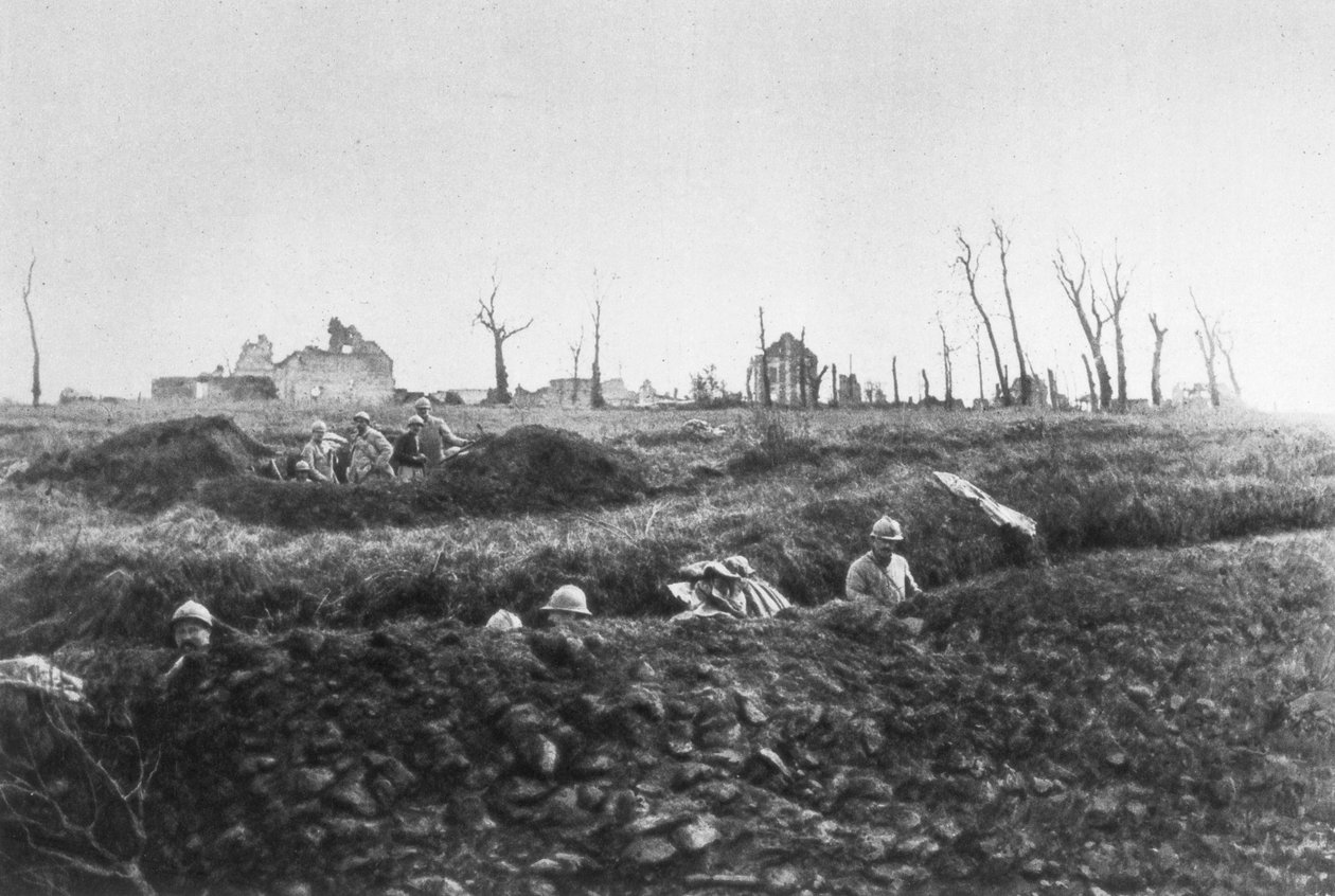 Piechota francuska zajmująca pozycje awaryjne przed zrujnowaną farmą, Pikardia, Francja, 1918 autorstwa Unbekannt