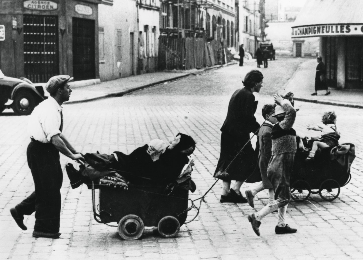Francuscy uchodźcy powracający do domu po upadku Francji w ręce Niemców, Francja, lipiec 1940 autorstwa Unbekannt