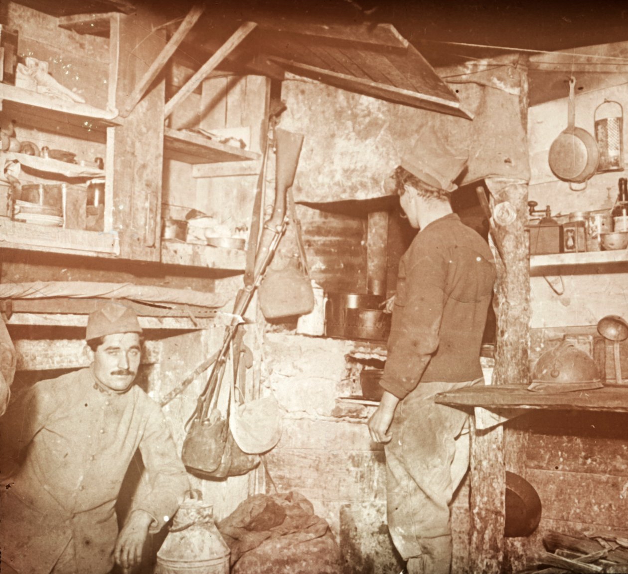 Żołnierze francuscy w zdobytej kuchni niemieckich oficerów, c1914-c1918 autorstwa Unbekannt