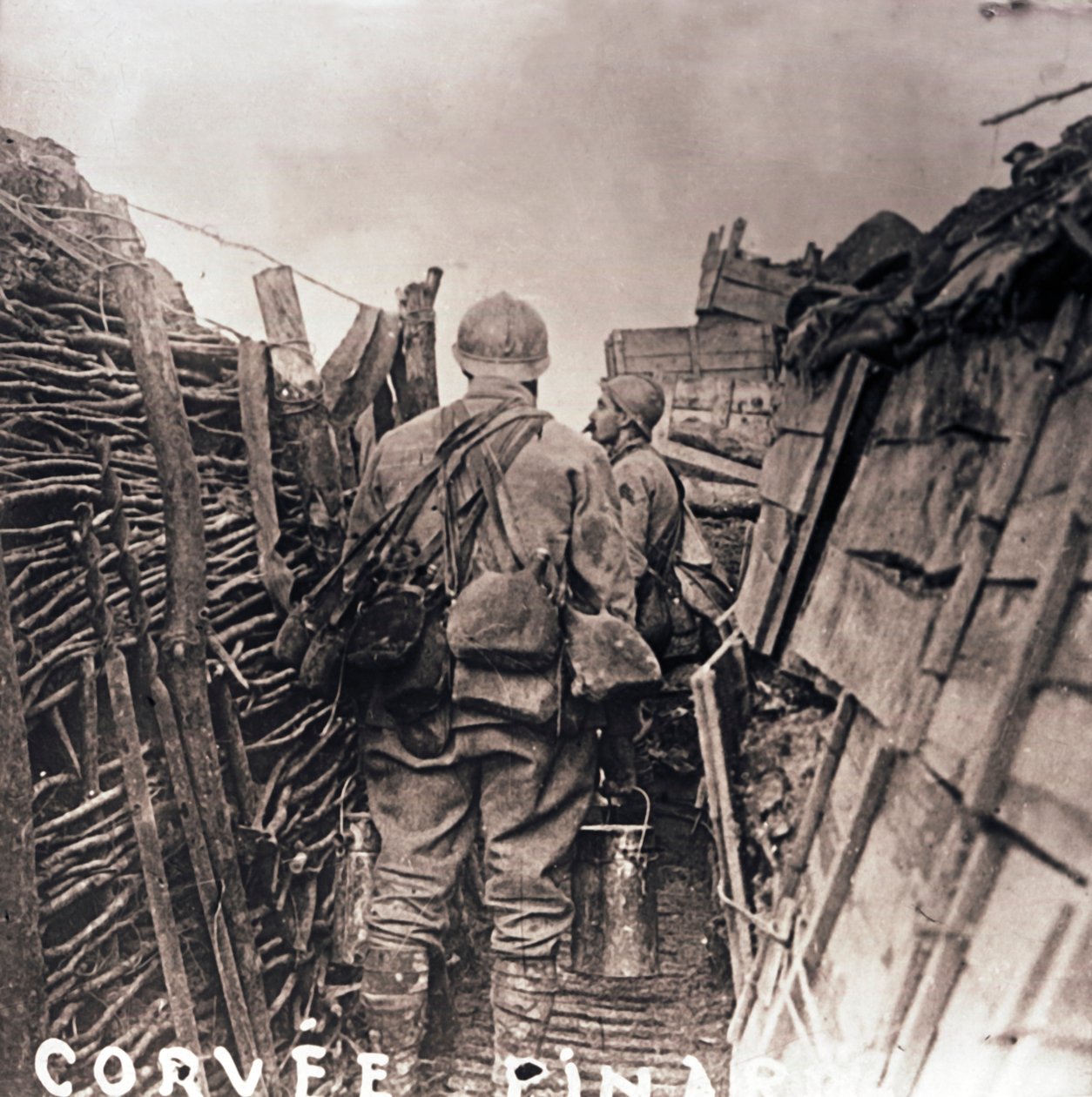 Żołnierze francuscy pełniący służbę kucharską w okopie, c1914-c1918 autorstwa Unbekannt
