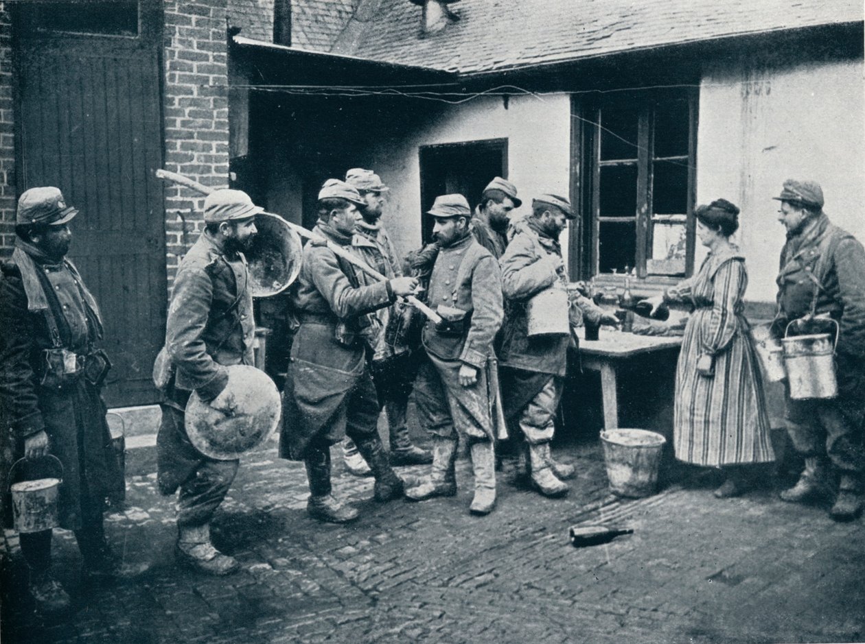 Żołnierze francuscy powracający z okopów zatrzymują się na posiłek, ok. 1914 autorstwa Unbekannt