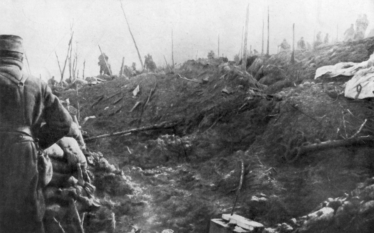 Wojska francuskie przygotowują się do niemieckiego kontrataku, grzbiet Eparges, niedaleko Verdun we Francji, sierpień 1915 autorstwa Unbekannt