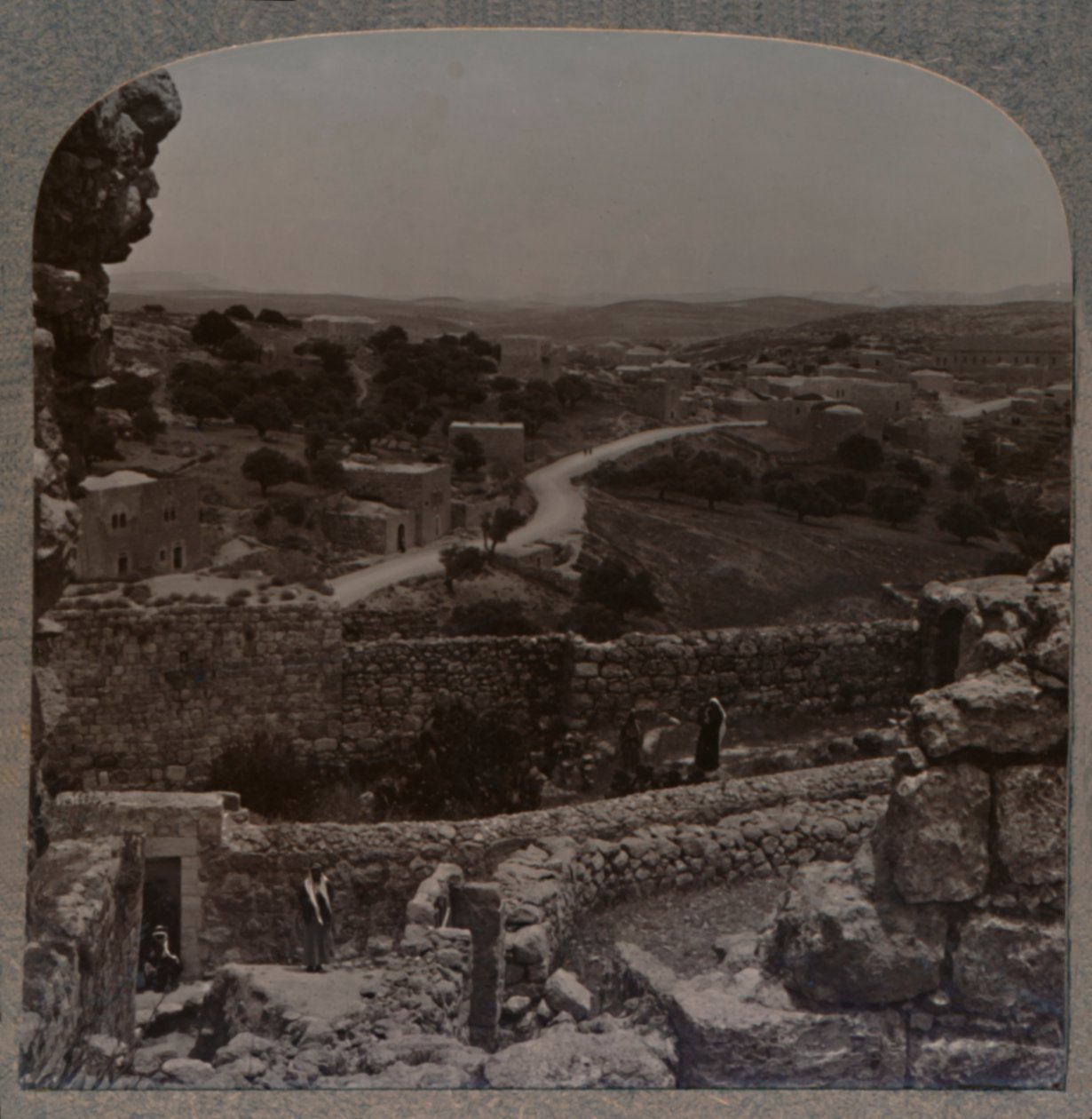 Od Archway w Domu Szymona do domu Łazarza, Bethany, ok. 1900 autorstwa Unbekannt