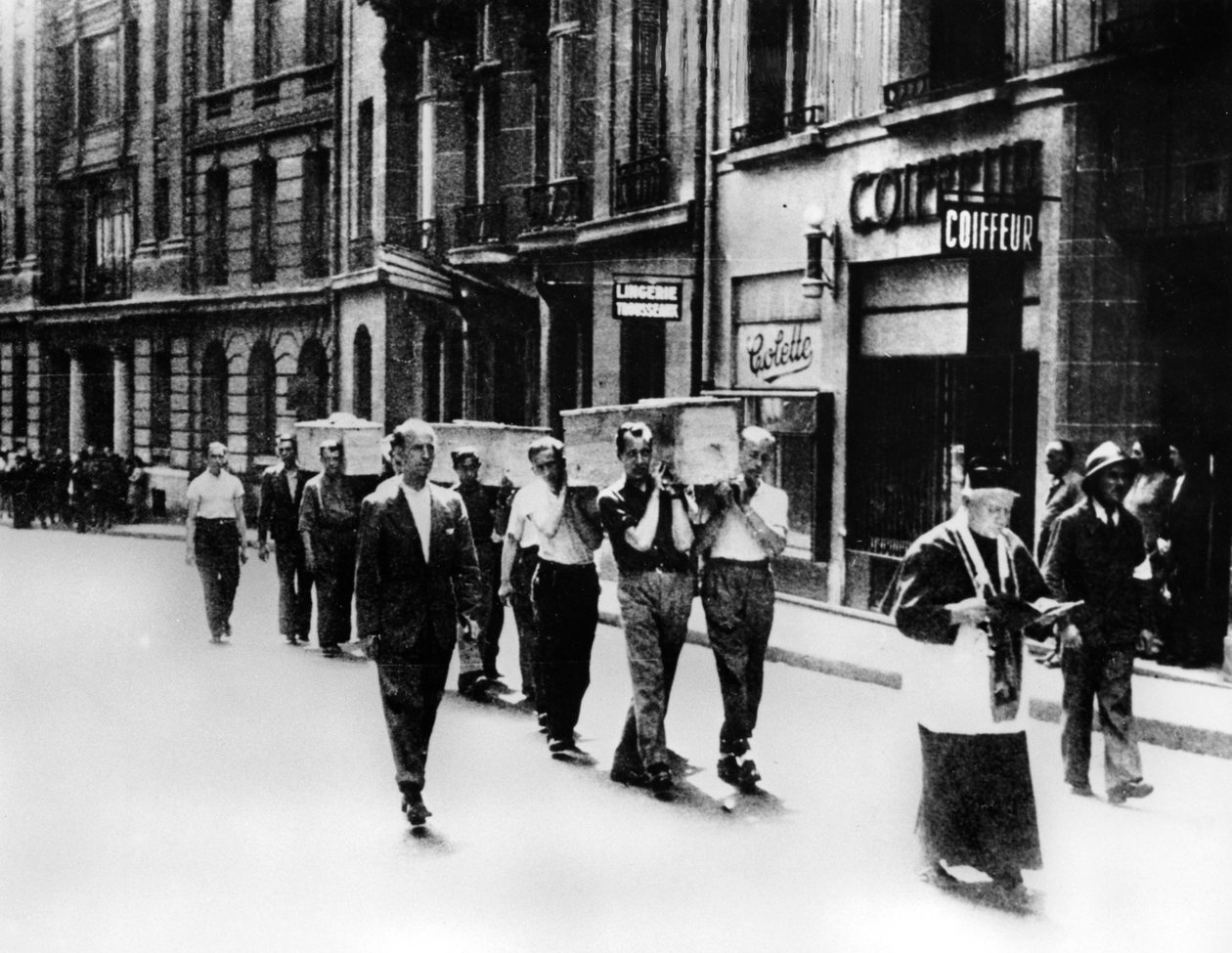 Kondukt pogrzebowy członków francuskiego ruchu oporu, Paryż, 1944 autorstwa Unbekannt