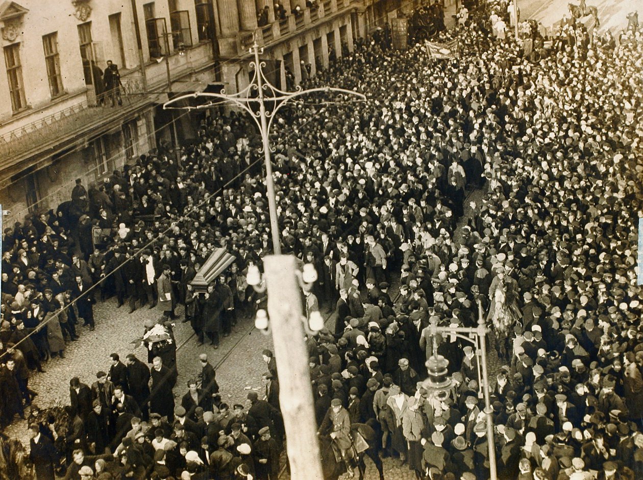 Kondukt żałobny poety Walerego Bryusowa, Moskwa, ZSRR, 12 października 1924 autorstwa Unbekannt