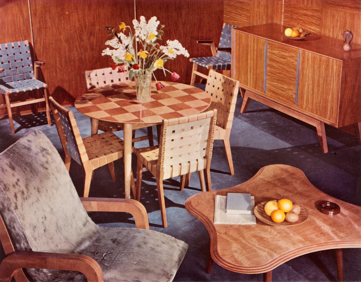 Meble zaprojektowane przez Neila Morrisa i wykonane przez H. Morris & Co. Ltd., 1949. autorstwa Unbekannt