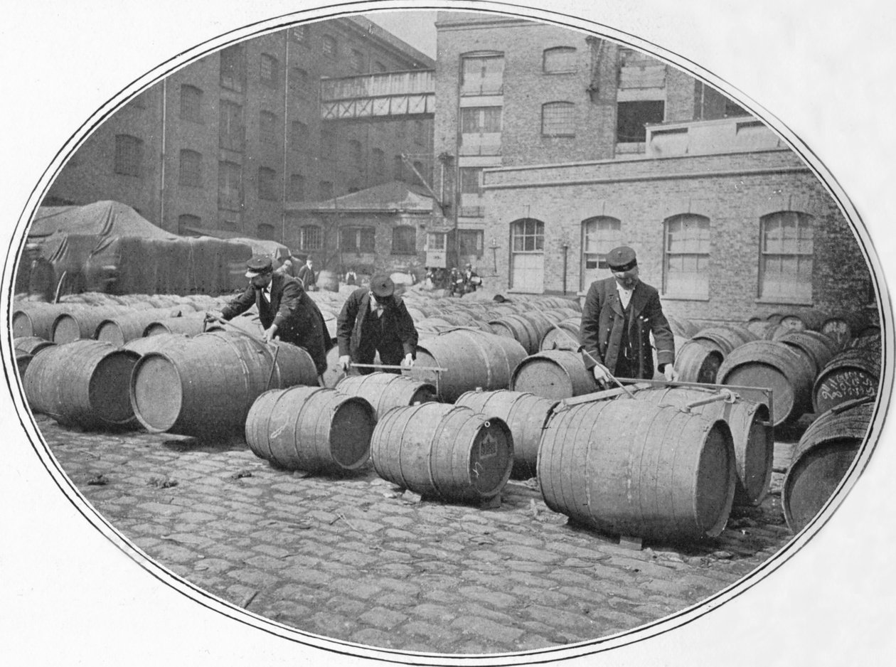 Mierzenie beczek po winie w London Docks, ok. 1900 1901 r. autorstwa Unbekannt