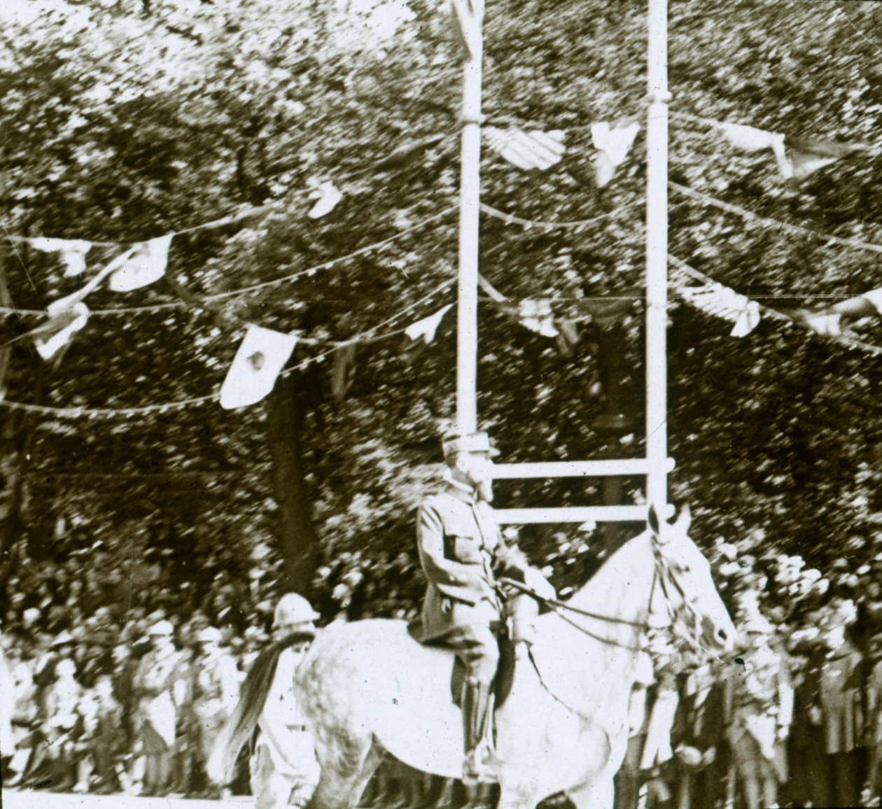 Generał Henri Gouraud na paradzie zwycięstwa, ok. 1918 r. autorstwa Unbekannt