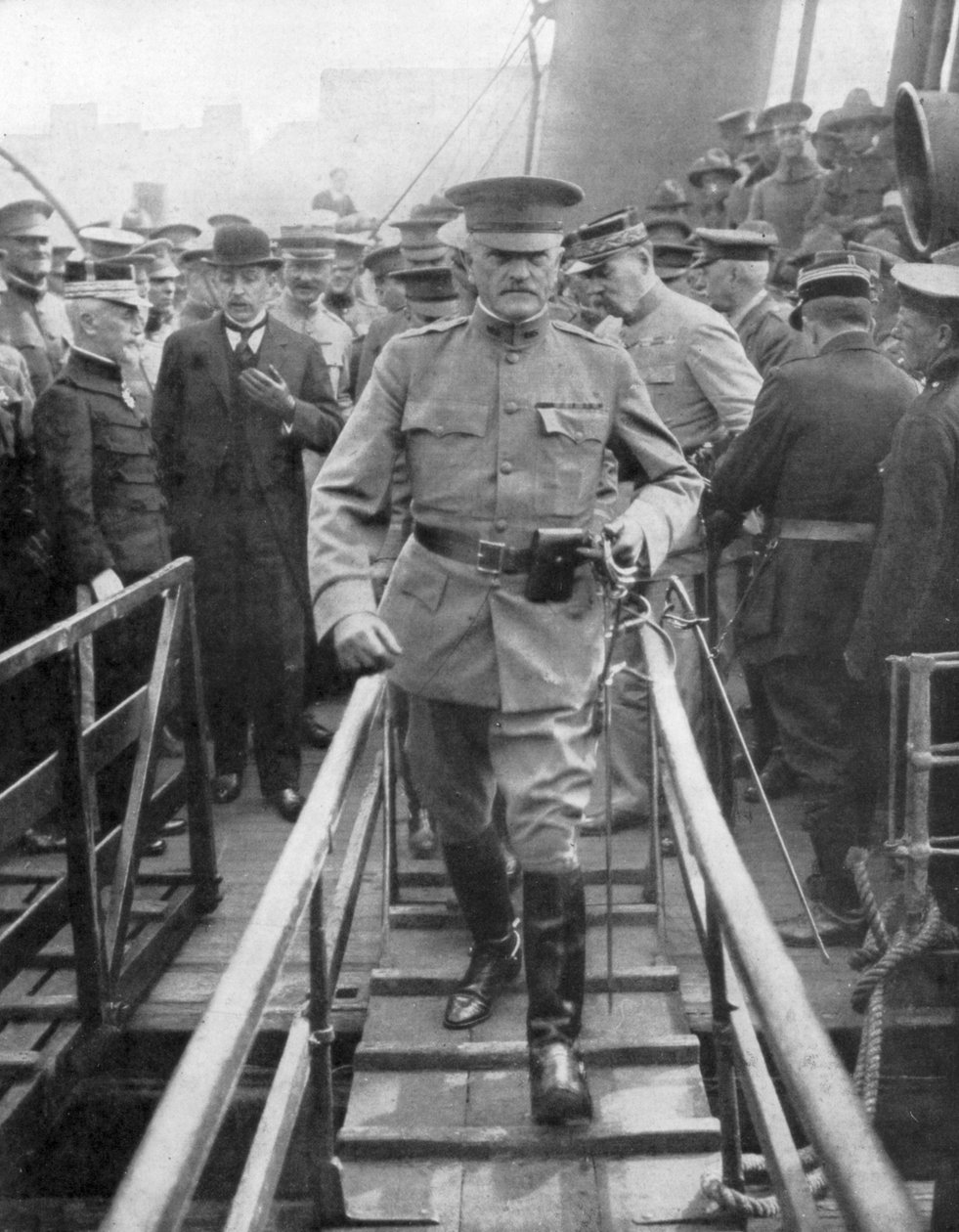 Generał John Joseph Black Jack Pershing przybywający do Boulogne, czerwiec 1917, 1926 autorstwa Unbekannt
