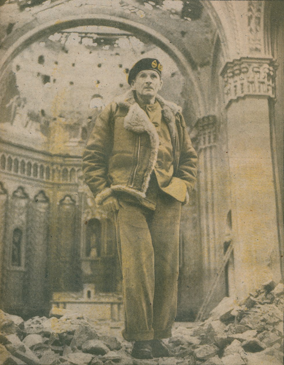 Generał sir Bernard Montgomery, bada rozdarte pociskami ruiny Fossacezji, 1944-1944 autorstwa Unbekannt