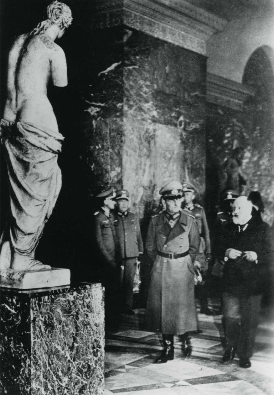 Niemiecki feldmarszałek von Rundstedt z wizytą w Luwrze, okupowany Paryż, październik 1940 autorstwa Unbekannt
