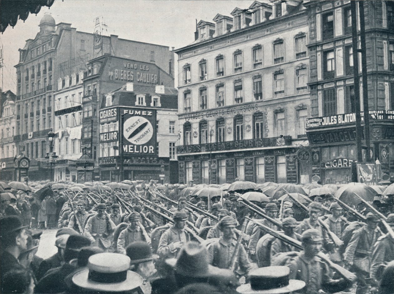 Piechota niemiecka wkraczająca do Brukseli w deszczu, 1914 autorstwa Unbekannt