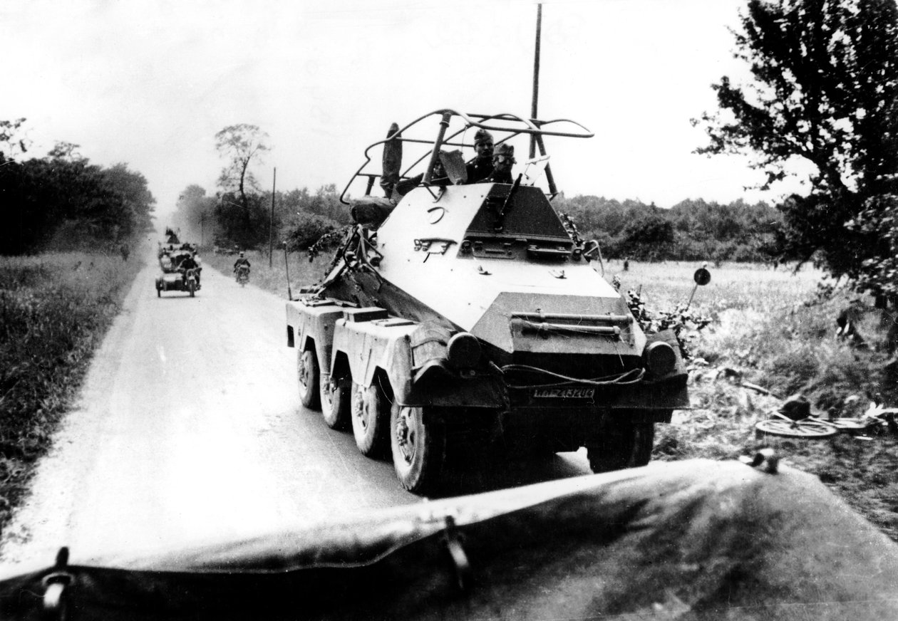 Niemiecki samochód pancerny podczas natarcia na Paryż, maj-czerwiec 1940 autorstwa Unbekannt