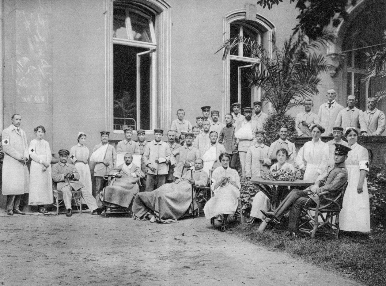 Niemieckie pielęgniarki i pacjenci, Frankfurt nad Menem, Niemcy, I wojna światowa, 1915 autorstwa Unbekannt