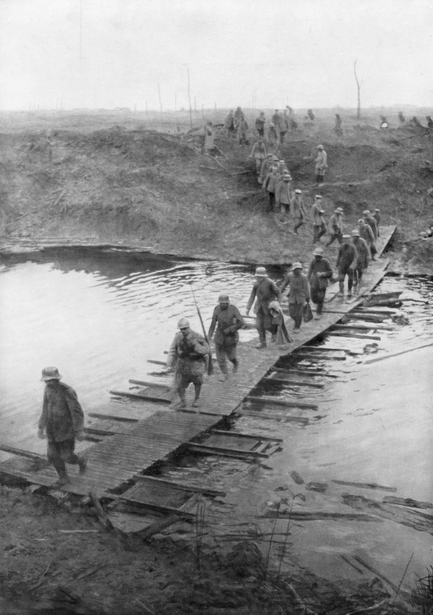 Więźniowie niemieccy na torze z drabiną na kanale Yser, Belgia, 31 lipca 1917 autorstwa Unbekannt