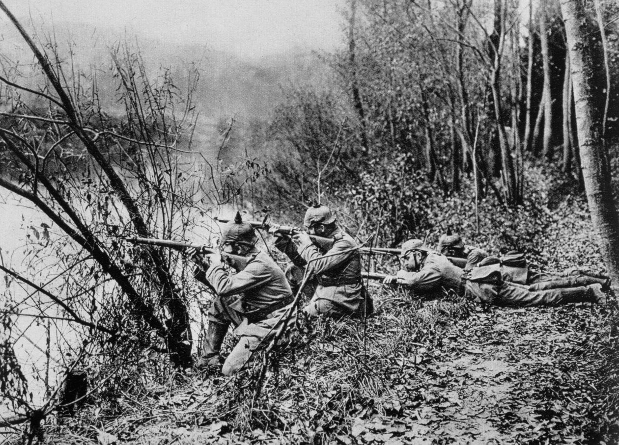 Żołnierze niemieccy na brzegu rzeki Aisne, Francja, 1915 autorstwa Unbekannt