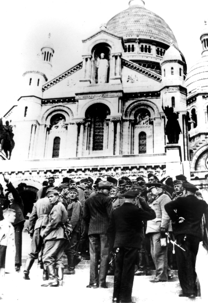 Żołnierze niemieccy przed Sacre Coeur, Montmartre, Paryż, 10 października 1940 r autorstwa Unbekannt