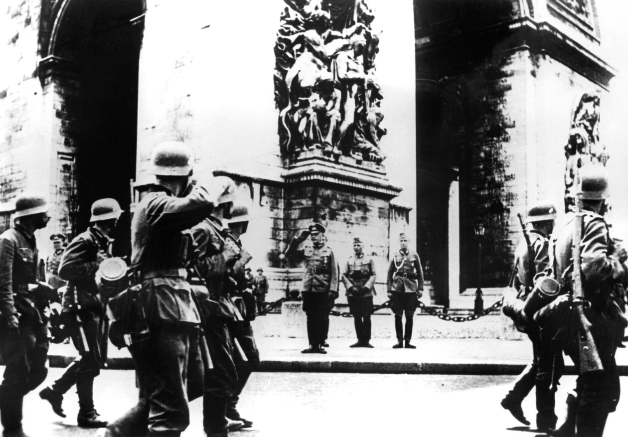 Wojska niemieckie maszerujące za Łukiem Triumfalnym, Paryż, 14 czerwca 1940 autorstwa Unbekannt
