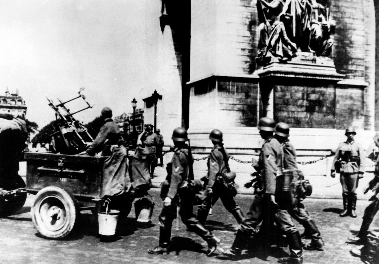 Wojska niemieckie maszerujące za Łukiem Triumfalnym, Paryż, czerwiec 1940 autorstwa Unbekannt