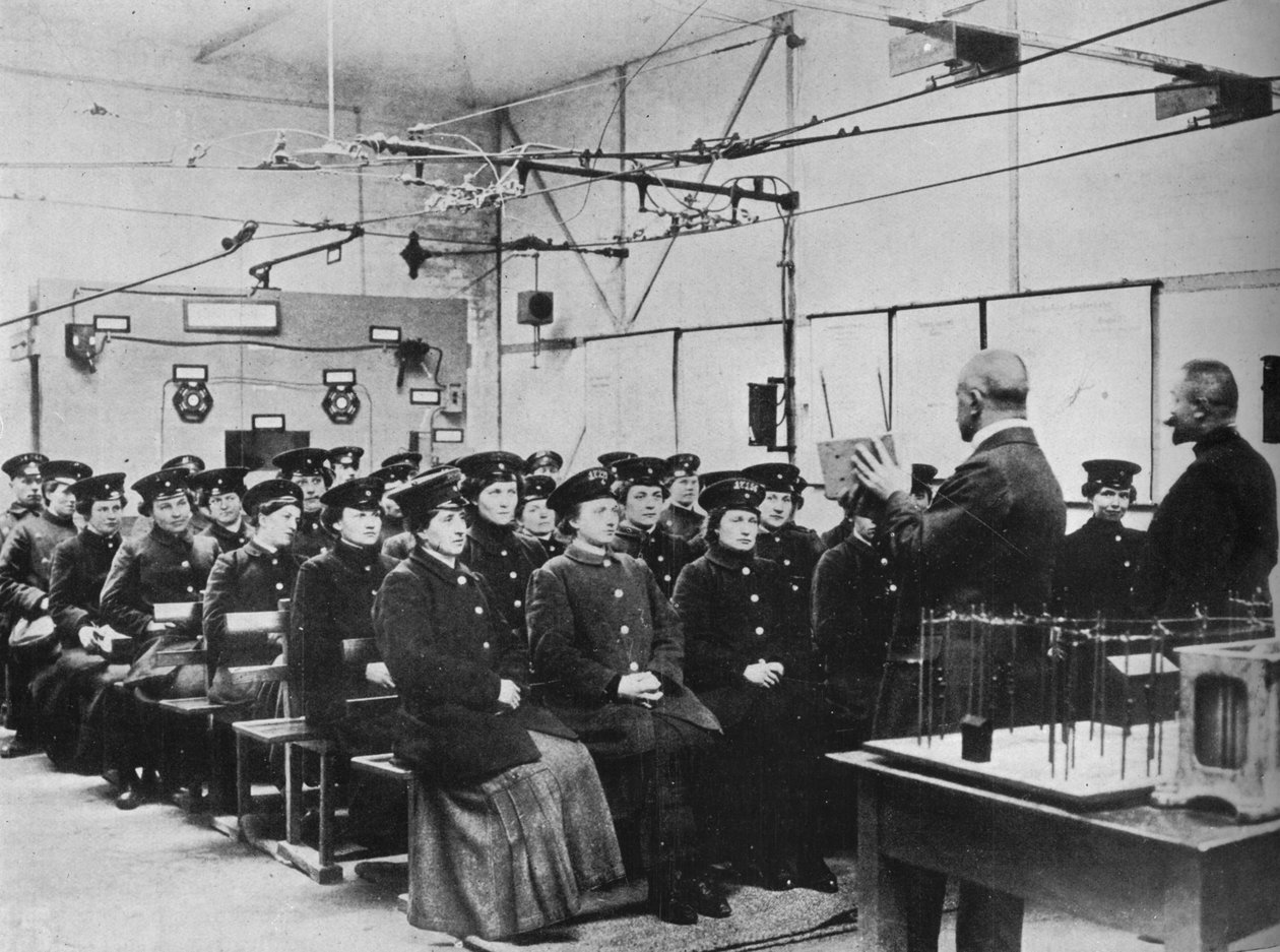 Niemki szkolone jako robotnice tramwajowe w Berlinie, 1915 autorstwa Unbekannt