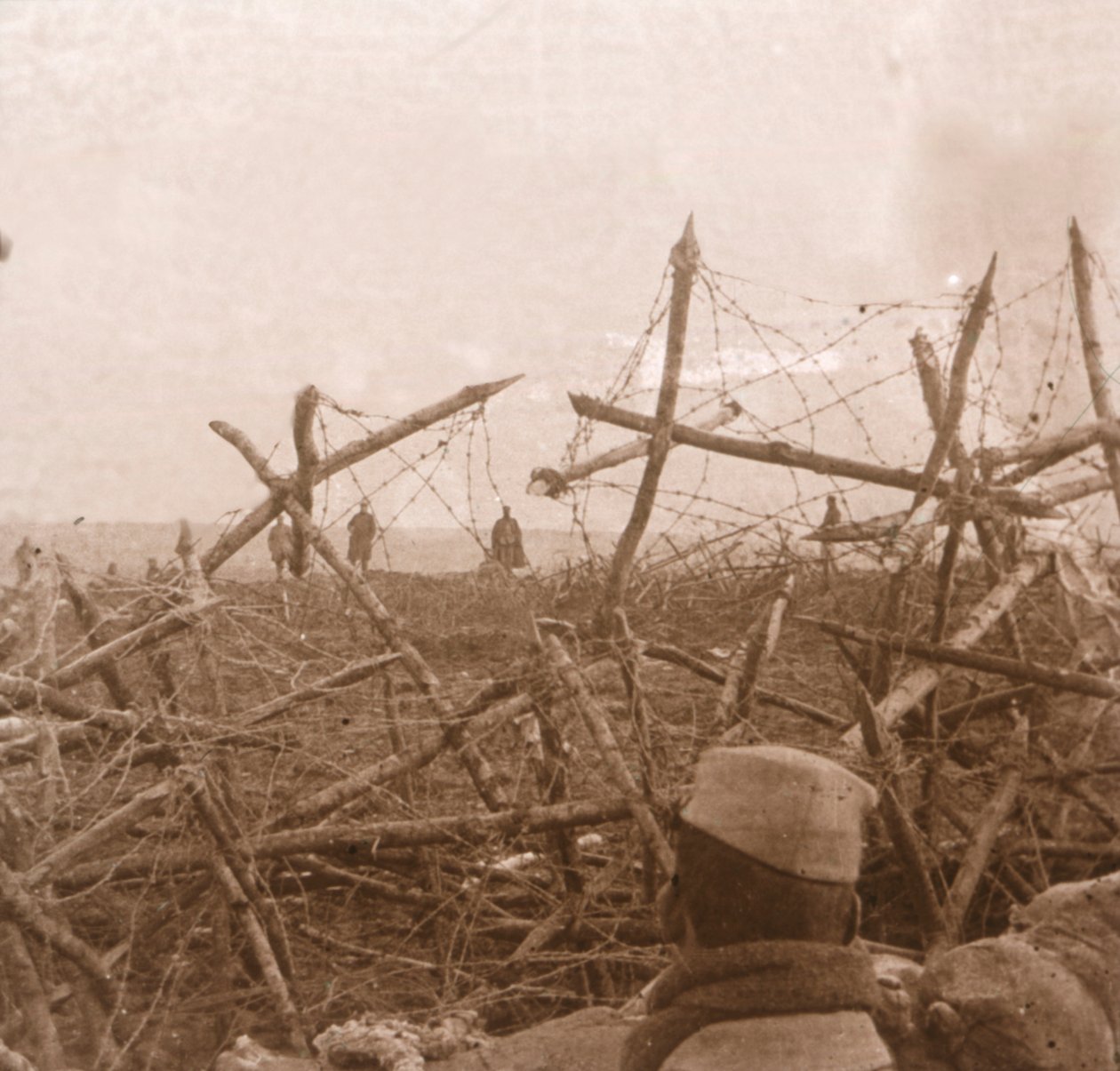 Niemcy wychodzący z okopów, Massiges, północna Francja, c1914-c1918. autorstwa Unbekannt