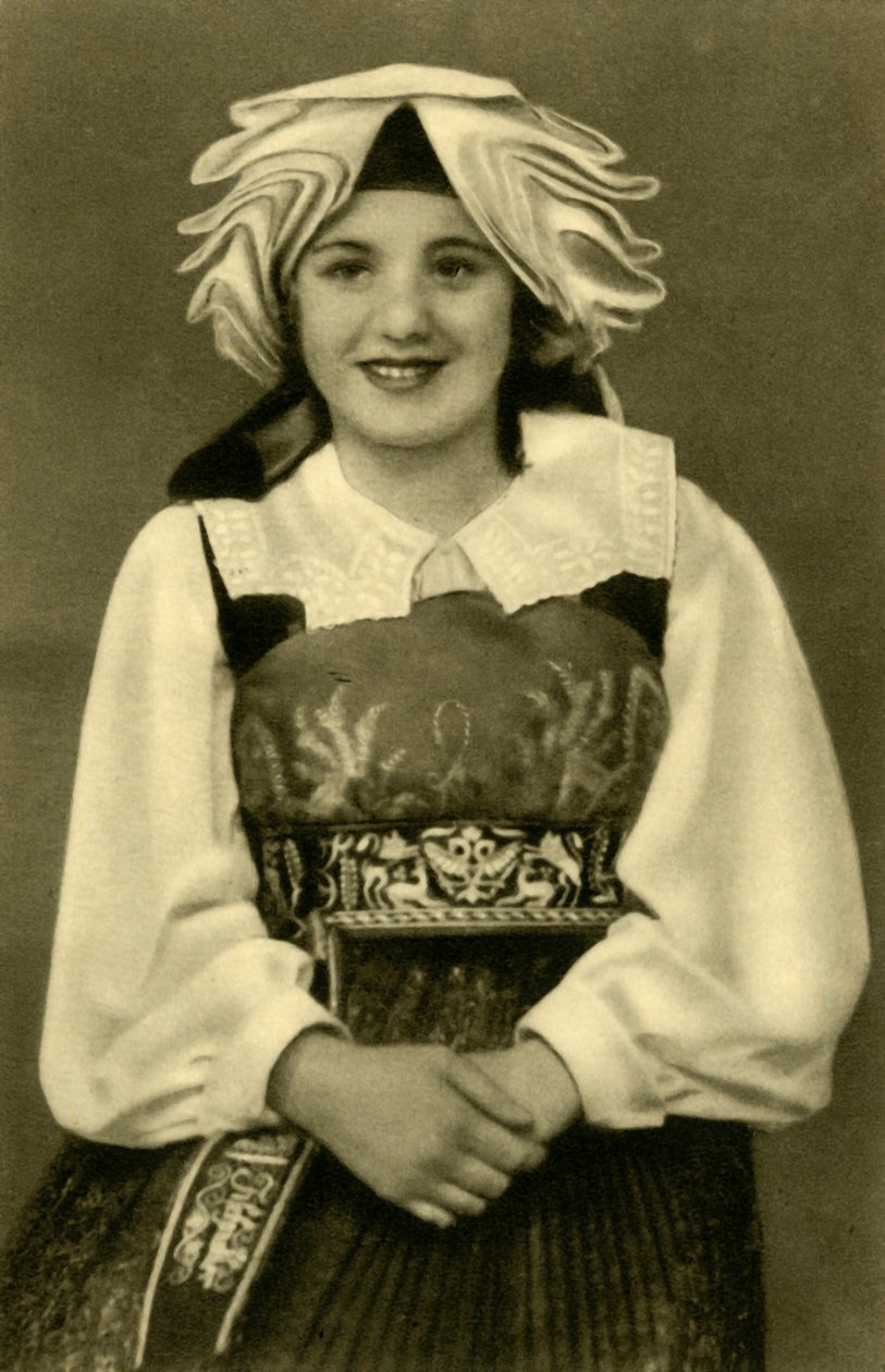 Dziewczyna w tradycyjnym stroju, Gailtal, Austria, c1935. autorstwa Unbekannt