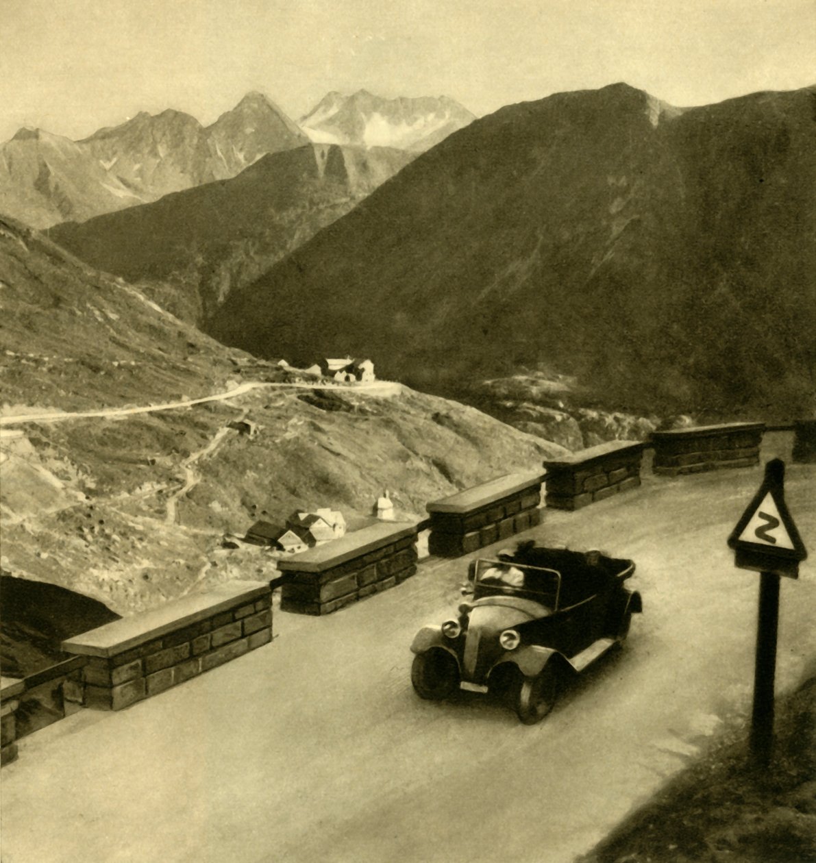 Glocknerhaus na drodze wysokoalpejskiej Grossglockner, Austria, ok. 1935. autorstwa Unbekannt