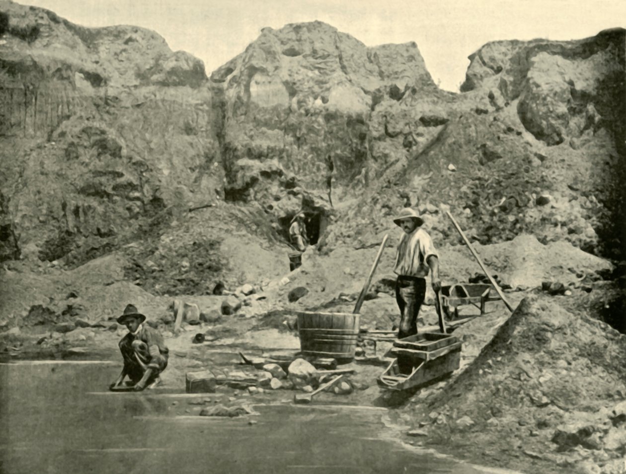 Poszukiwacze złota w pracy w pobliżu Beechworth, Victoria, 1901. autorstwa Unbekannt