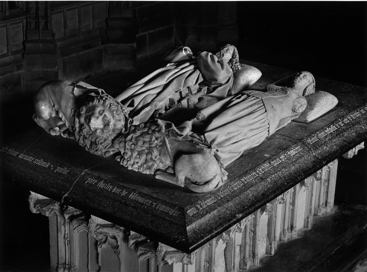 Sztuka gotycka: Gisants autorstwa Karola I Burbon (1401-1457) i Agnes of Burgundy (1407-1476) wyrzeźbiona przez Jacquesa Morela (1417-1459). 1448-1453. Kościół św. Piotra de Souvigny (Allier). autorstwa Unbekannt