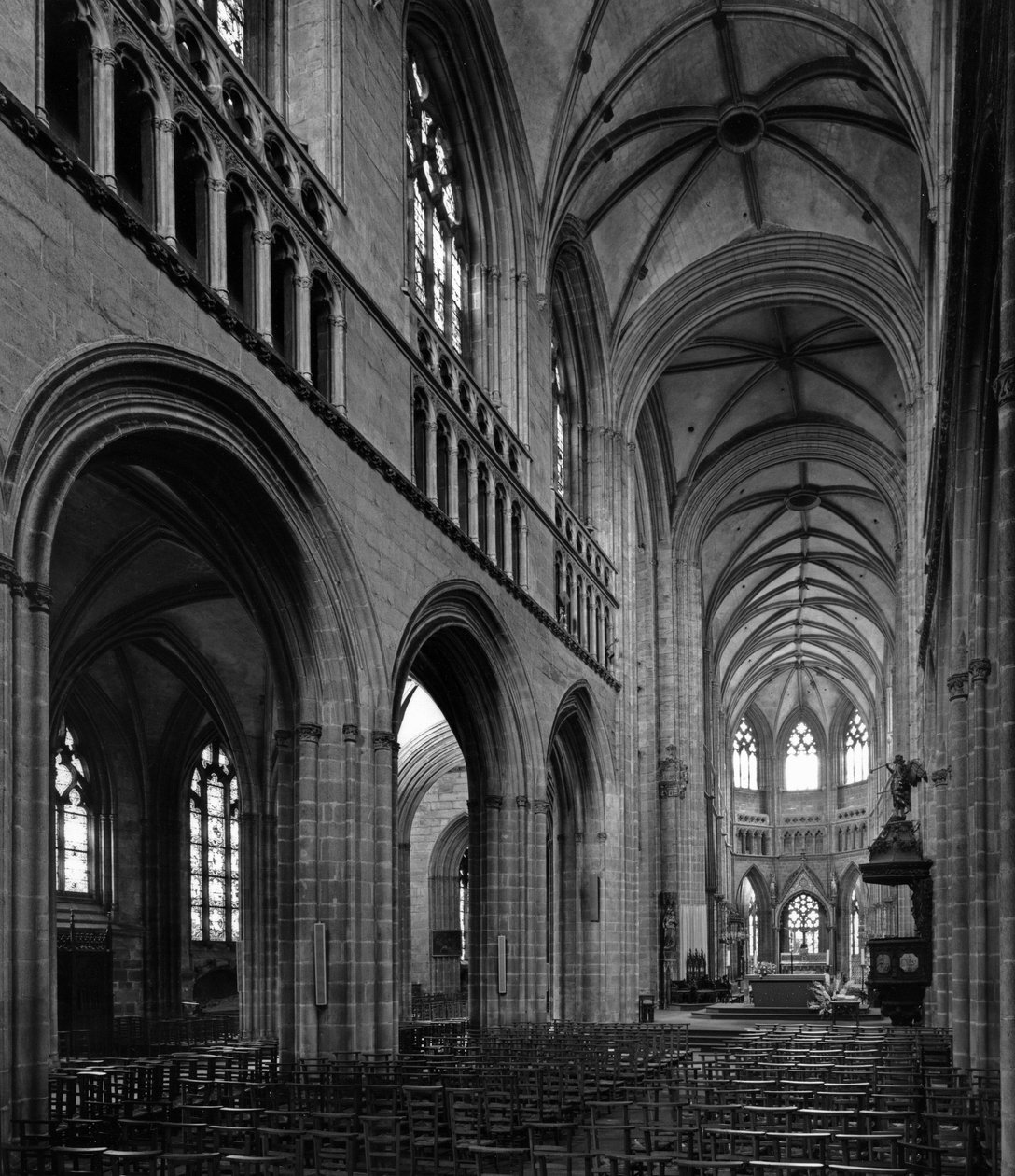 Sztuka gotycka: widok elewacji nawy. XIII-XIV w. Cathedrale Saint Corentin (Saint Corentin), Quimper (Finistere) autorstwa Unbekannt