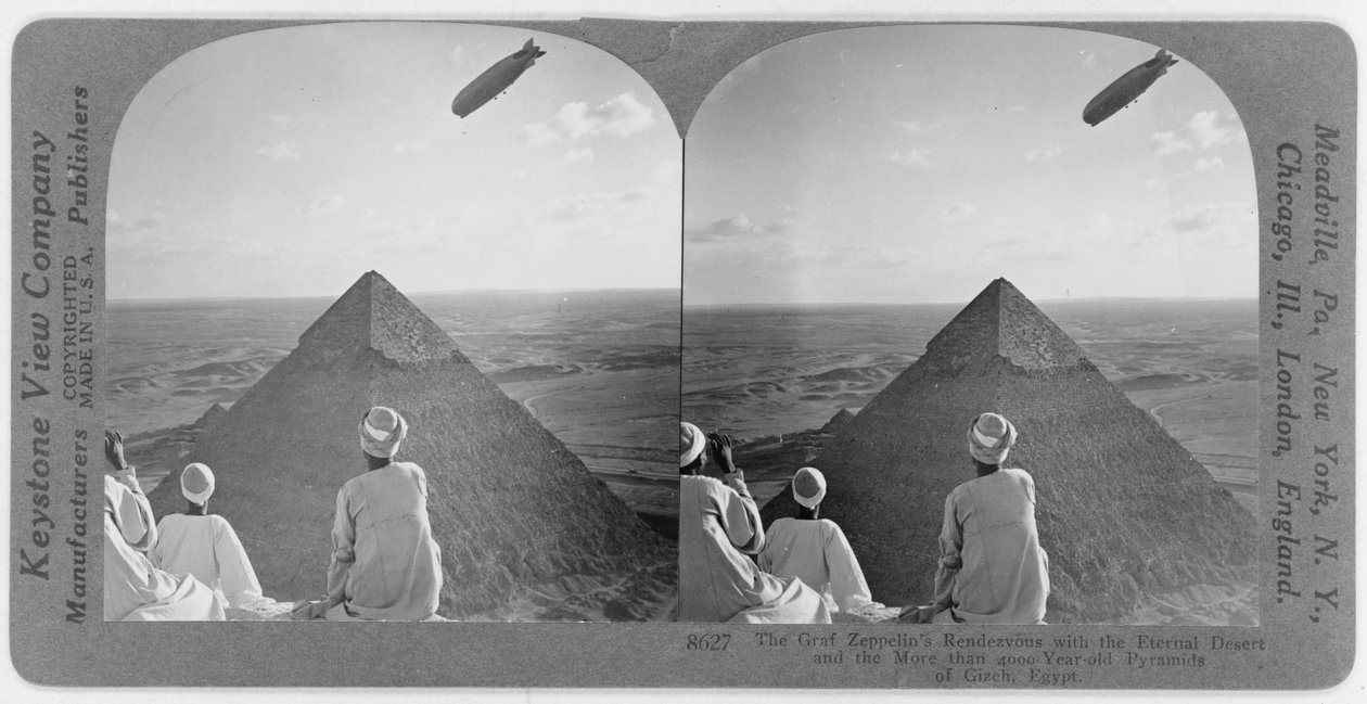 Graf Zeppelin nad piramidami w Gizie, ok. 1930 (stereograf) autorstwa Unbekannt