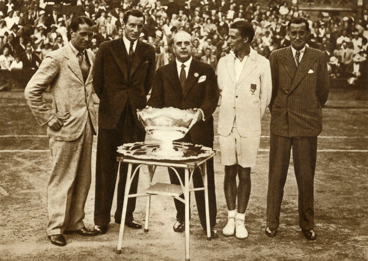 Wielka Brytania zdobywa mistrzostwo w tenisie Davis Cup, Paryż, 30 lipca 1933, 1935. autorstwa Unbekannt