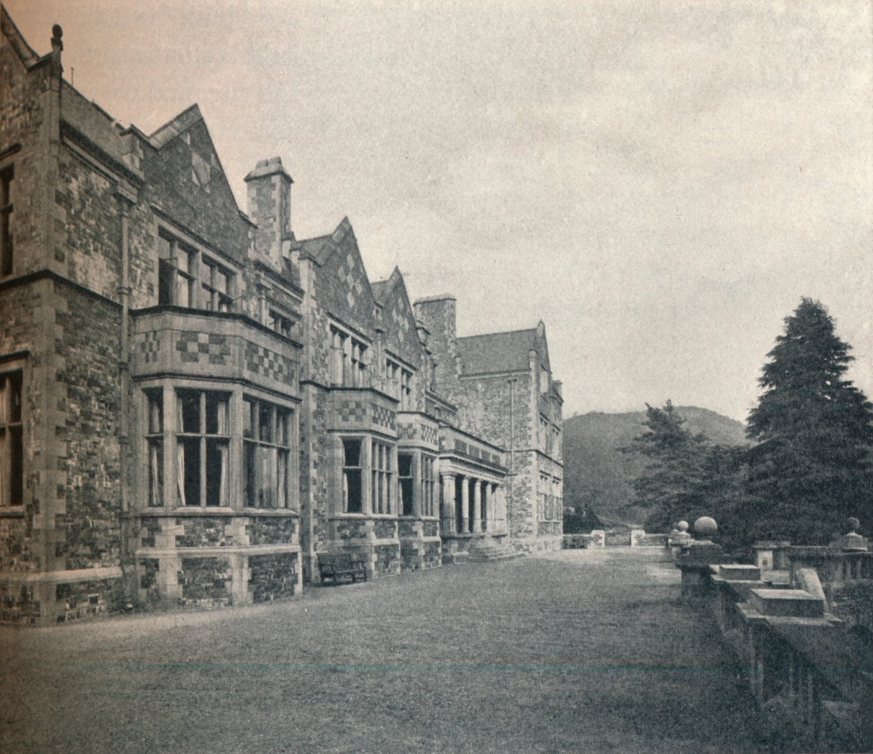 Grizedale Hall, Lancashire: południowy front i taras, c1911. autorstwa Unbekannt
