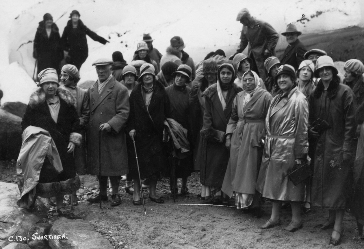 Grupa turystów odwiedzających Svartisen, północna Norwegia, 1929 autorstwa Unbekannt