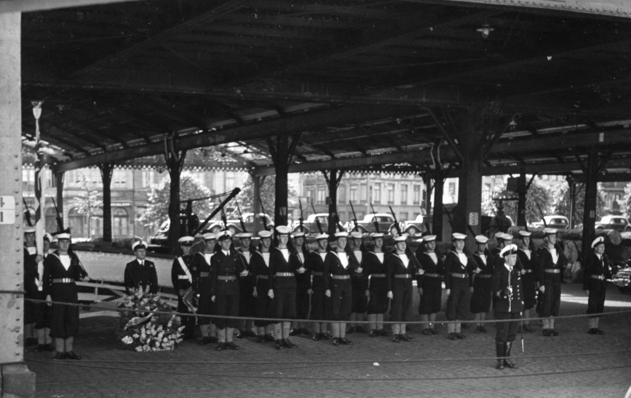 Gwardia Honorowa z HMS Sirius, Antwerpia, c1946-c1949 autorstwa Unbekannt