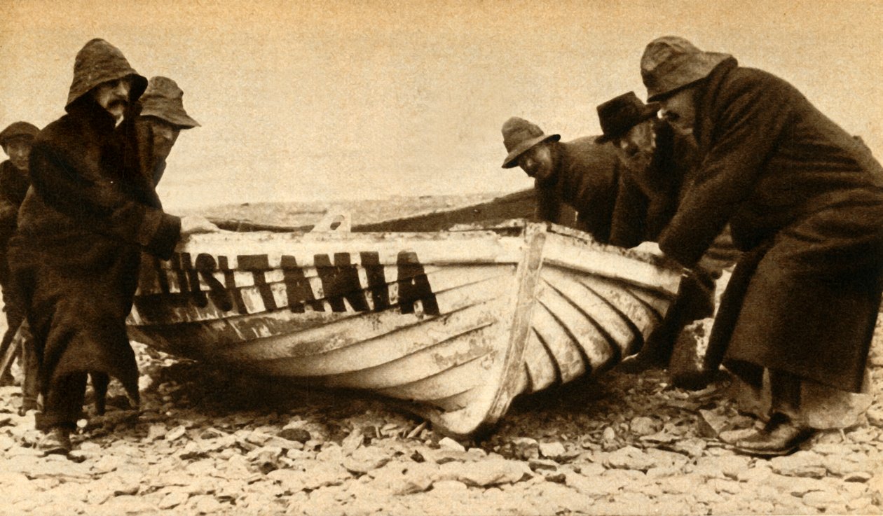 Wyciąganie jednej z łodzi Lusitanias, Irlandia, maj 1915, 1933. autorstwa Unbekannt