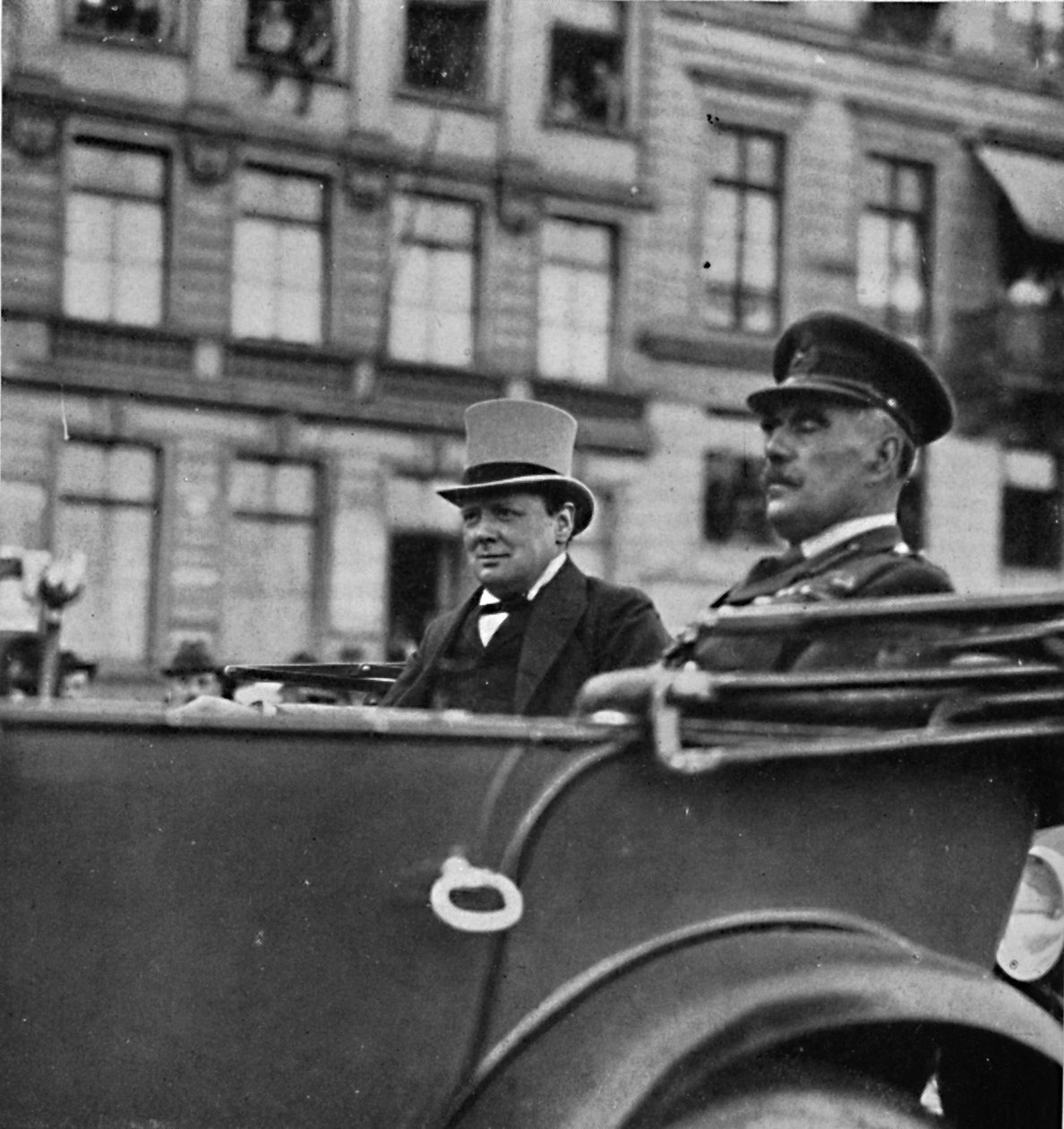 Udał się do Kolonii do Kwatery Głównej Brytyjskiej Armii Okupacyjnej, c1919, 1945 autorstwa Unbekannt