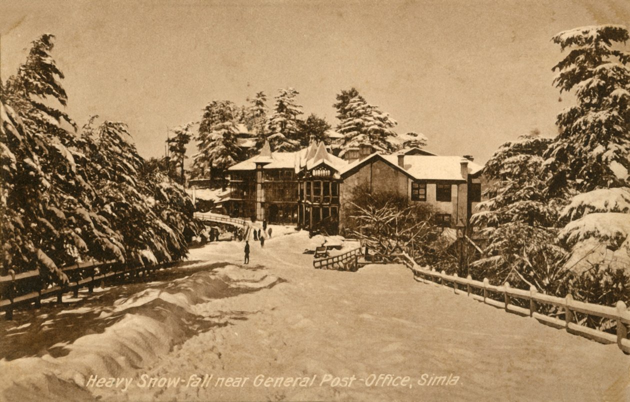 Obfite opady śniegu w pobliżu General Post Office, Shimla, c1918-c1939. autorstwa Unbekannt