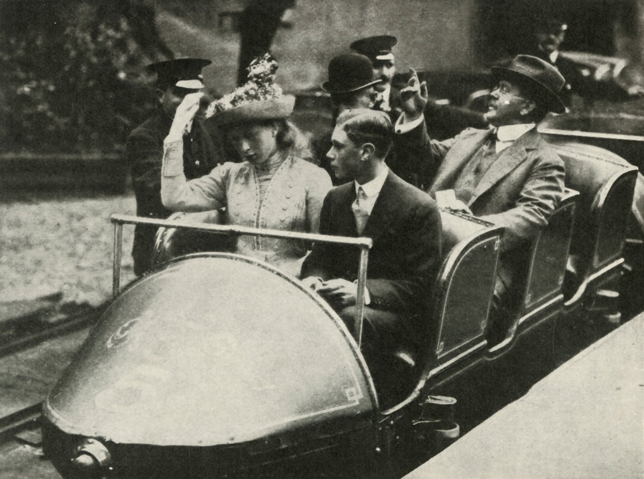Jego Wysokość i Księżniczka Mary na Kolei Alpejskiej, Wystawa Earls Court, 1913, 1937. autorstwa Unbekannt