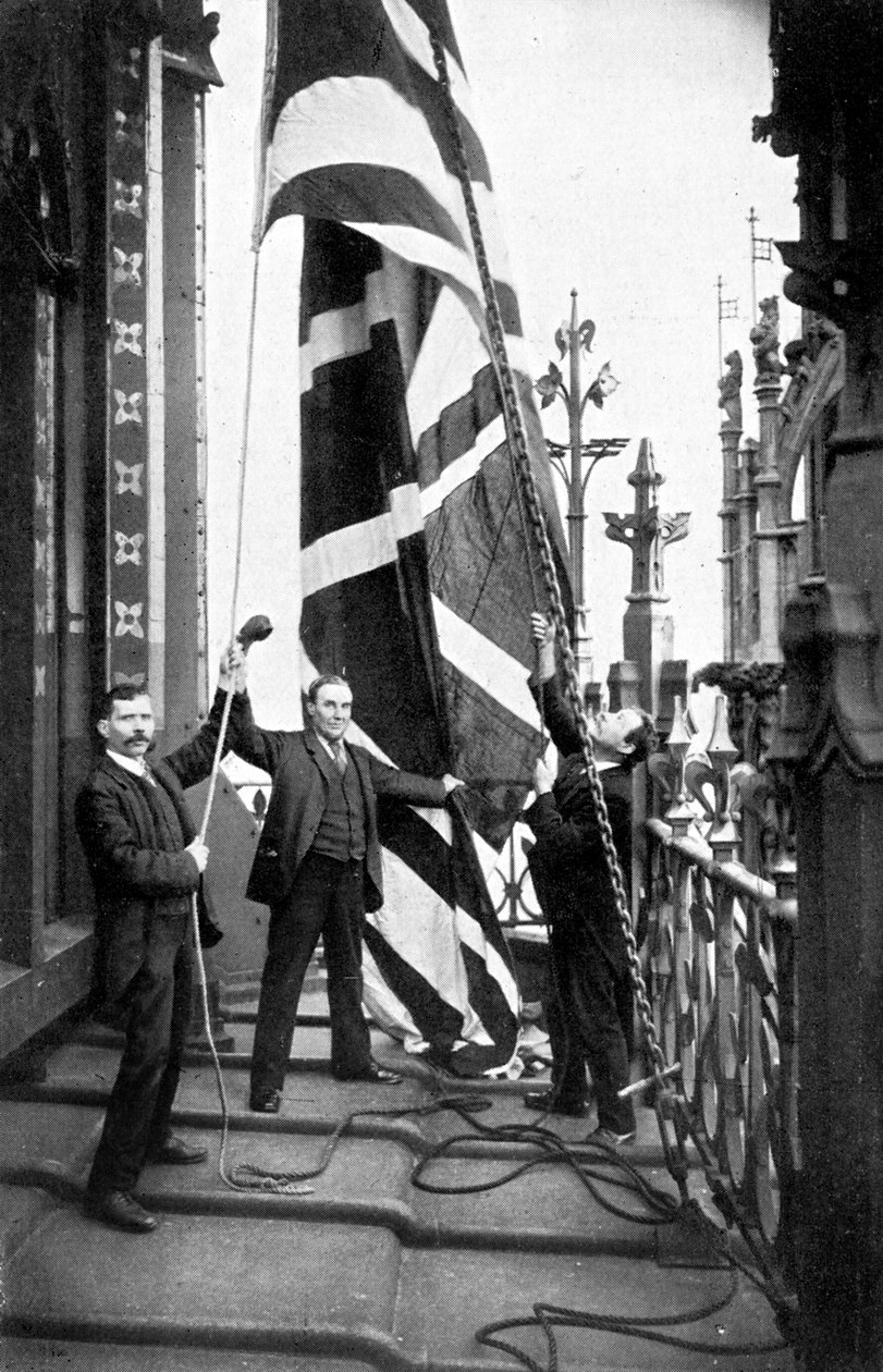 Podnoszenie Union Jack, Houses of Parliament, Westminster, c1905 autorstwa Unbekannt