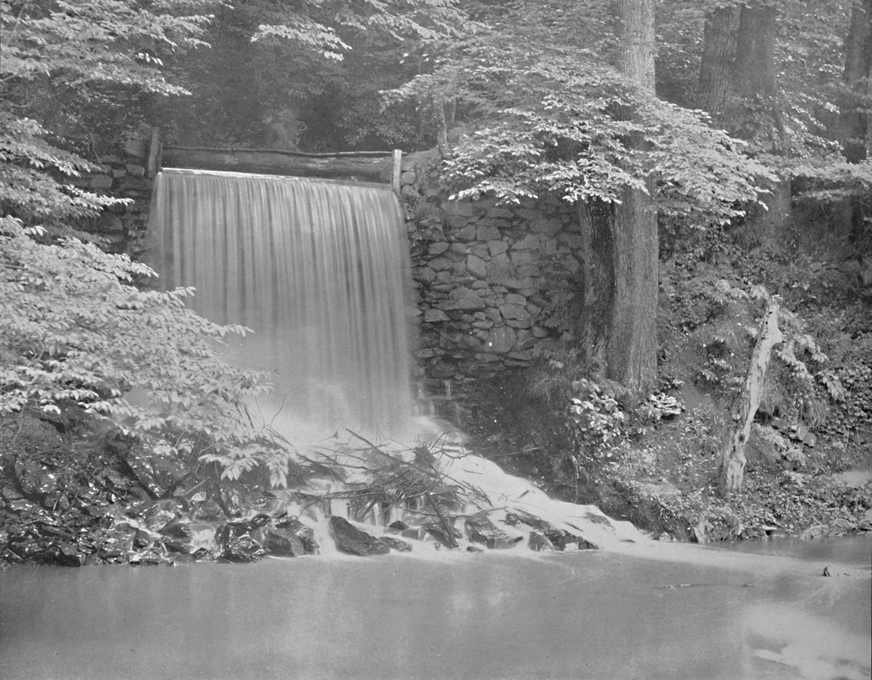Independence Falls, nad Darby Creek, niedaleko Filadelfii, ok. 1897. autorstwa Unbekannt