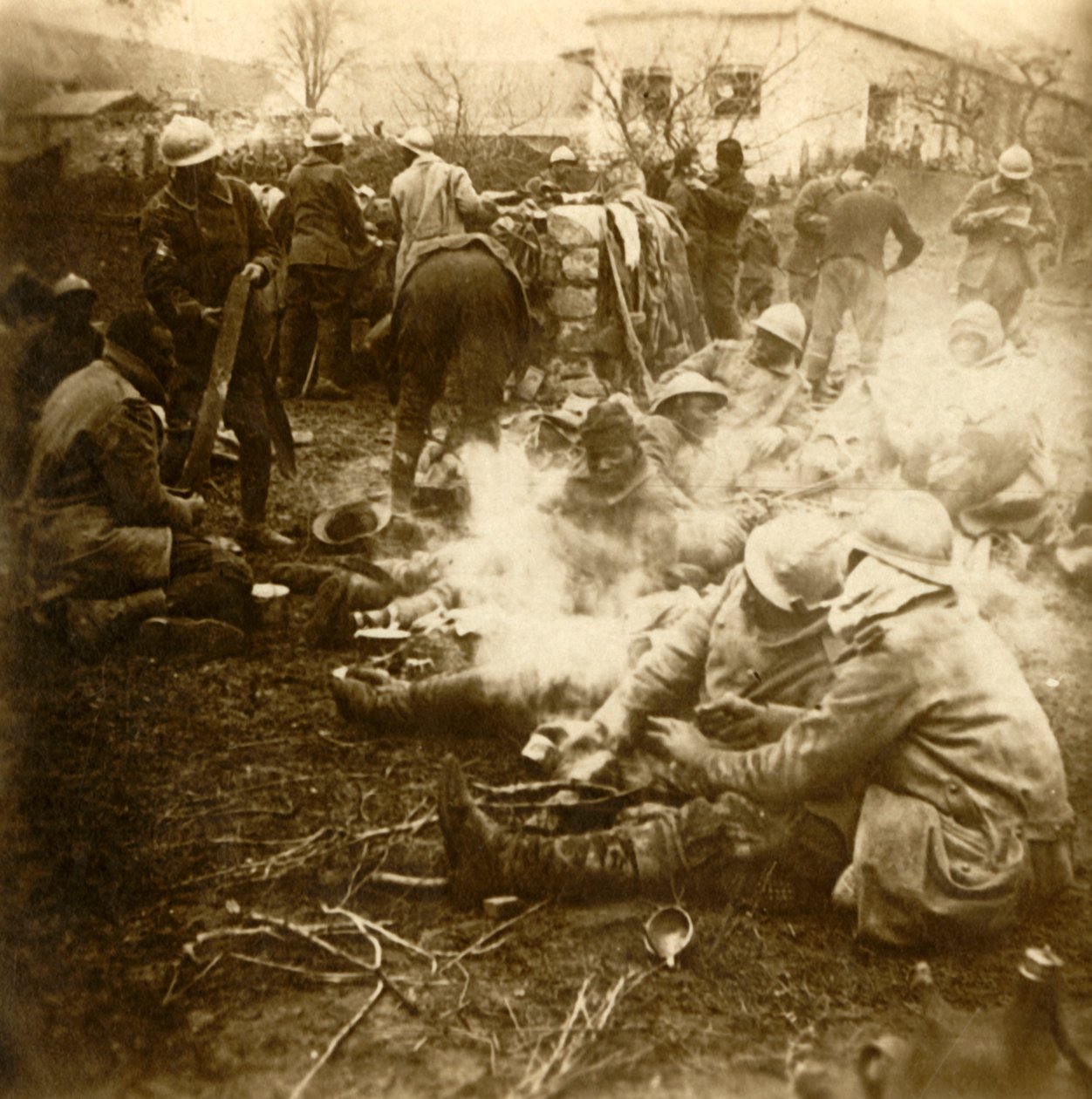 Piechota w prowizorycznej kuchni, gospodarstwo Cussy, Craonne, północna Francja, c1914-c1918 autorstwa Unbekannt