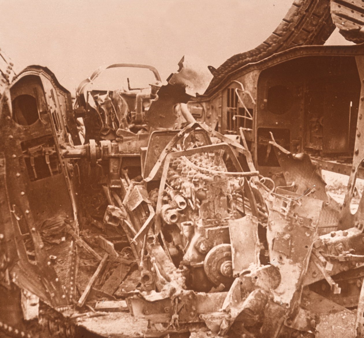 Wnętrze rozdartego zbiornika, c1914-c1918 autorstwa Unbekannt