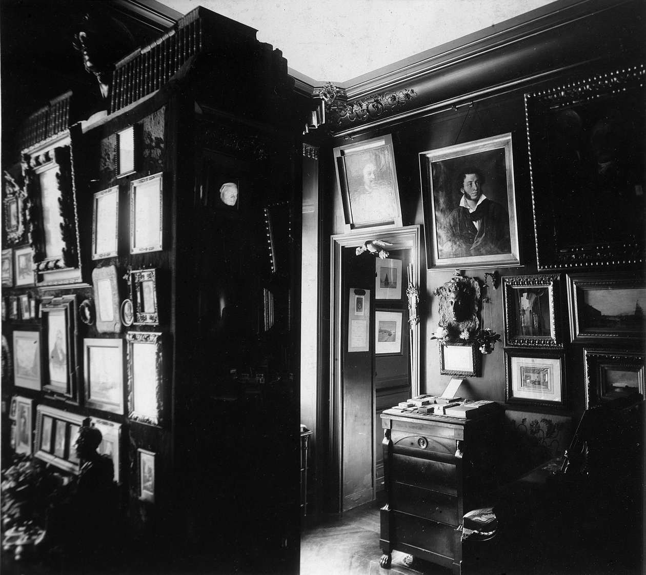 Wnętrze Muzeum autora i historyka Aleksandra Oniegina w Paryżu, lata 20. XX wieku. autorstwa Unbekannt