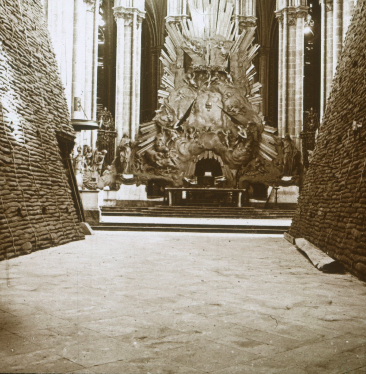 Wnętrze katedry, Amiens, północna Francja, c1914-c1918 autorstwa Unbekannt